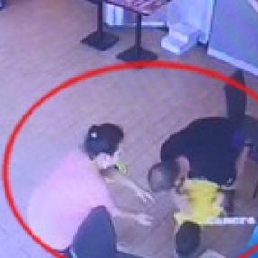 İzmir'de yemek yerken boğulmak üzere olan çocuğu işletme sahibi kurtardı