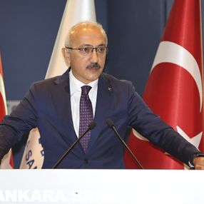 Lütfi Elvan: Enflasyonla mücadeleyi bir savaş olarak görüyoruz