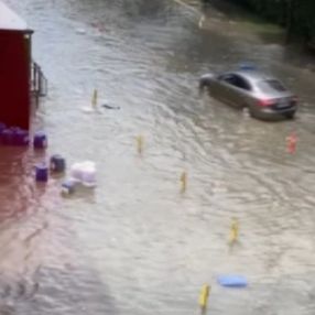 İstanbul'da sağanak yağış sele döndü