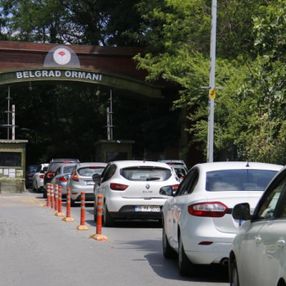 Belgrad Ormanı girişinde kilometrelerce araç kuyruğu