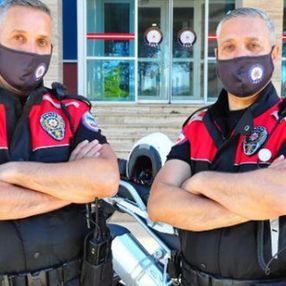Manisa'da ikiz polisler, omuz omuza görev yapıyor
