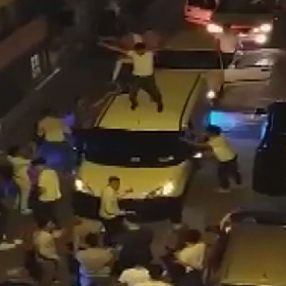 Sultangazi'de silahlı asker eğlencesi