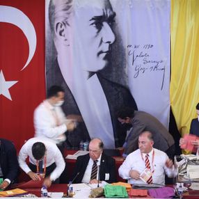 Galatasaray başkanlık seçiminde hakaret gerginliği