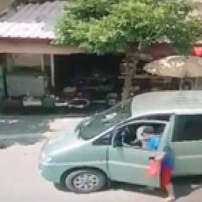 Aydın'da hırsız, saniyeler içinde araçtan cep telefonu çaldı