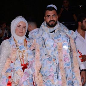 Antalya'da düğün üç kez ertelendi, damada para yağdı