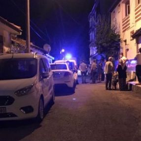 Manisa'da bir kişi tartıştığı eşini göğsünden silahla vurdu