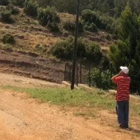 Denizli'de alevlerin evine ulaşmaması için ezan okudu