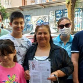 İstanbul'da 70 yaşındaki Yeter teyze, torunlarıyla YKS'ye girdi