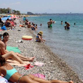Antalya'da kısıtlamalı son pazar