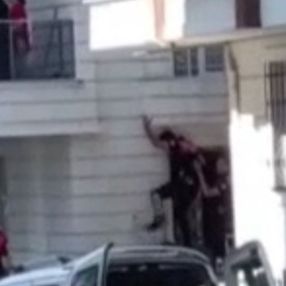Esenyurt’ta korku dolu anlar: Kadınların bulunduğu eve daldı