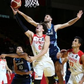 FIBA Olimpiyat Elemeleri'nde Türkiye, yarı finalde Yunanistan'a yenildi