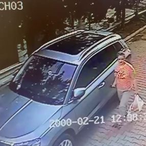 Gaziantep'te komşusunun sıfır otomobilini çizdi