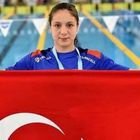Milli yüzücü Merve Tuncel, gençlerde Avrupa şampiyonu oldu