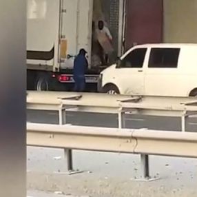Sultangazi'de park halindeki tırı soydular
