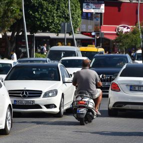 Marmaris ve Datça'ya tatilci akını: 36 saatte 75 bin araç giriş yaptı