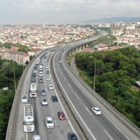 Tatilcilerin yolculuğu TEM'de yoğunluk oluşturdu