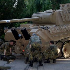Almanya'da bodrumunda 2. Dünya Savaşı'ndaki tankı sakladı