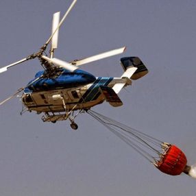 Yangınlarda su taşıma kapasitesi bakımından helikopter kullanılıyor