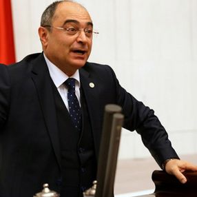 CHP'li milletvekili Aydoğan, kendisinden kimlik isteyen trafik polisine kızdı