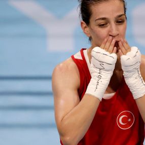 Buse Naz Çakıroğlu Tokyo'da yarı finalde