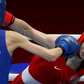 Milli boksör Buse Naz Çakıroğlu Tokyo'da finalde