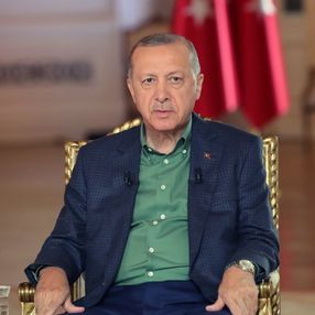 Cumhurbaşkanı Erdoğan'dan hashtag açanlara: Dimdik ayaktayız