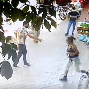 Edirne’de yaşlı adam parkta 2 kişiyi bıçakladı