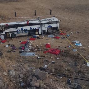 Balıkesir'de yolcu otobüsü devrildi: 15 ölü