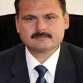 Adana'da çifte cinayet sanığı vali yardımcısı, hakim karşısına çıktı