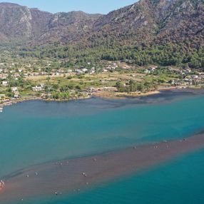 Marmaris Kızkumu Plajı çevresinde yanan ormanlık alanlar havadan görüntülendi