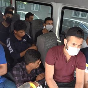 Sultangazi'de kaçmaya çalışan kaçak göçmenler yakalandı