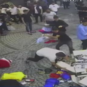 İstanbul'da yaşayan ailenin dükkanına yıllardır saldırıyorlar