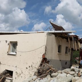 Sinop'ta sel nedeniyle 40 ev yıkıldı