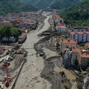 Kastamonu’daki Ezine Çayı üzerine seyyar köprü inşa ediliyor