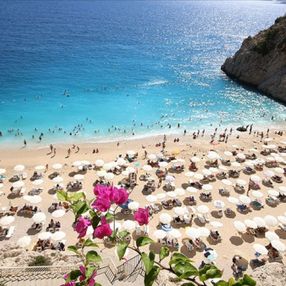 Antalya'ya bu yıl hava yoluyla gelen turist sayısı 4 milyonu aştı