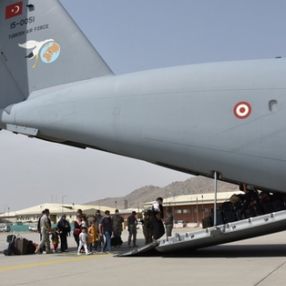Afganistan'da Türk vatandaşların tahliyesi sürüyor