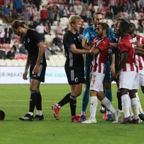 Sivasspor, sahasında Kopenhag'a 2-1 mağlup oldu