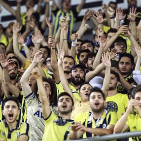 Fenerbahçe taraftarından tepki: Ülkede mülteci istemiyoruz