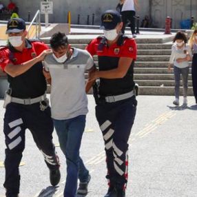 Ankara'da 15 yaşındaki kız çocuğu darbeden 2 kişi tutuklandı
