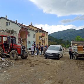 Sel felaketinin yıktığı Babaçay köyü sakinlerinden evlerine veda