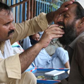 Pakistan'da sokak dişçilerine rağbet arttı