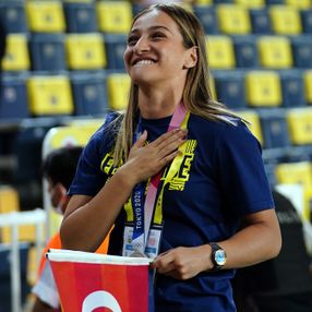 Buse Naz Çakıroğlu’na, Kadıköy’de büyük ilgi