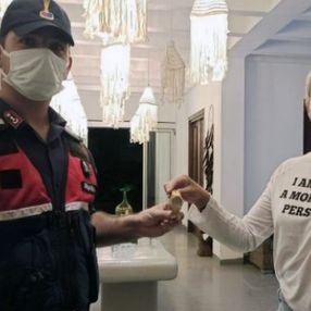 Muğla Bodrum'da 670 bin liralık altın saat çalındı