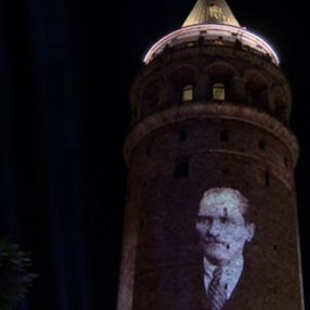 Galata Kulesi'nde ışık gösterisi yapıldı