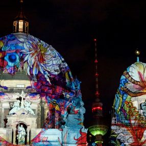 Berlin'de ışık festivali büyüledi