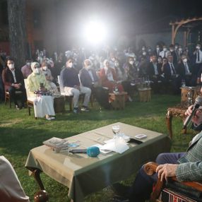 Cumhurbaşkanı Erdoğan şiir gecesinde gençlerle buluştu
