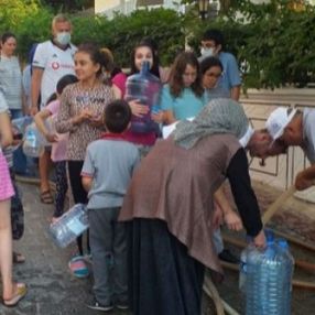Tekirdağ Çorlu'da vatandaş su almak için sokağa döküldü