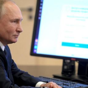 Karantinadaki Vladimir Putin, seçimlerde internet üzerinden oy kullandı