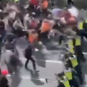 Avustralya’da karantina karşıtları sokağa döküldü