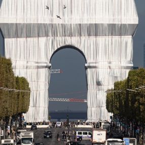 Kumaşla kaplanan Paris'in simgesi Zafer Takı, ziyarete açıldı